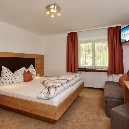 Fremdenpension Alpenruhe 3* Sölden