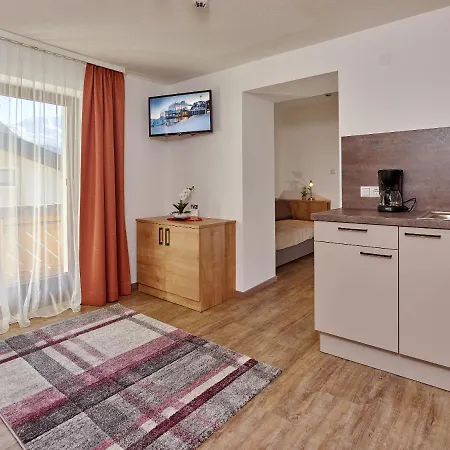 Pensión Fremdenpension Alpenruhe 3*