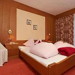 Fremdenpension Alpenruhe 게스트하우스 3*