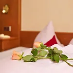 Fremdenpension Alpenruhe 게스트하우스 3*